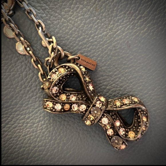Coach Selena Bow Bag Charm, embellished with Tea Rose 2018 Limited Edition - Picture 4 of 16
